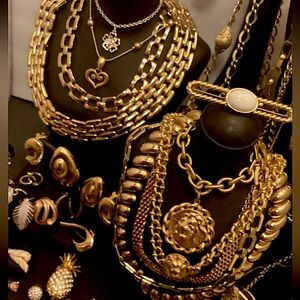 4 LBs vintage Costume Jewelry Lot~ Signed & Unsigned~ Mostly Wearable or Repair